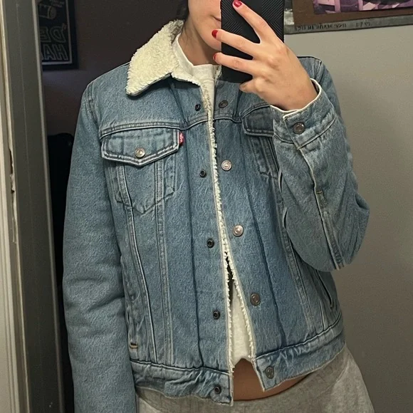 Levi’s Original Sherpa Trucker Jacket- Womens S - Picture 1 of 4